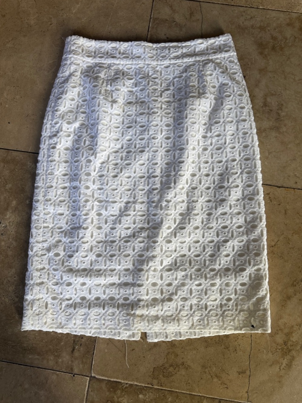 BANANA REPUBLIC ladies, white eyelet, pencil skirt, size 2, tall, perfect cond - Picture 2 of 7